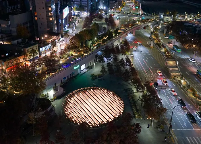 Tiffany & Jessica House - A High Rise In Korea With The Convenient Transportation, Diverse Shopping Options, And Excellent Access To Popular Attractions * 서울특별시