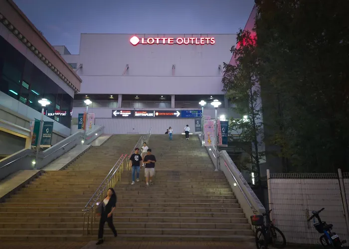 Tiffany & Jessica House - A High Rise In Korea With The Convenient Transportation, Diverse Shopping Options, And Excellent Access To Popular Attractions * 서울특별시