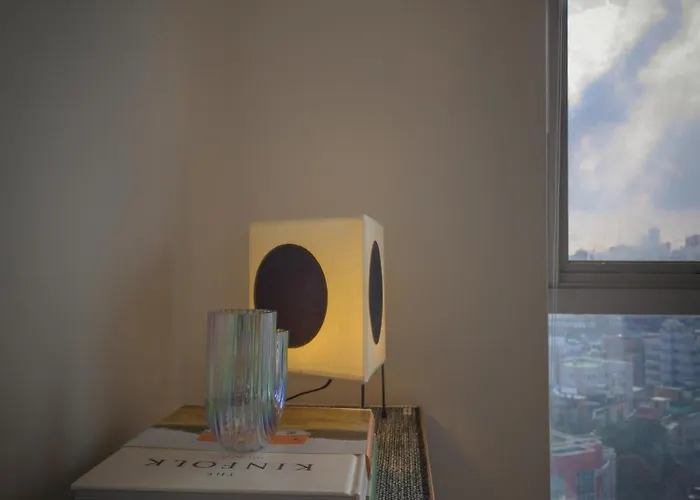 아파트 Tiffany & Jessica House - A High Rise In Korea With The Convenient Transportation, Diverse Shopping Options, And Excellent Access To Popular Attractions