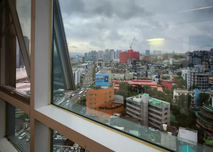 Tiffany & Jessica House - A High Rise In Korea With The Convenient Transportation, Diverse Shopping Options, And Excellent Access To Popular Attractions * 서울특별시