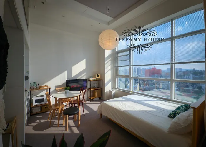 아파트 Tiffany & Jessica House - A High Rise In Korea With The Convenient Transportation, Diverse Shopping Options, And Excellent Access To Popular Attractions