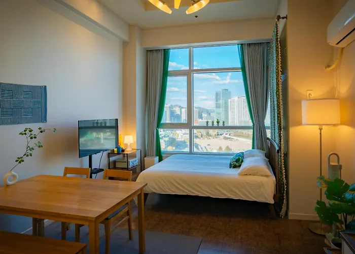 아파트 Tiffany & Jessica House - A High Rise In Korea With The Convenient Transportation, Diverse Shopping Options, And Excellent Access To Popular Attractions